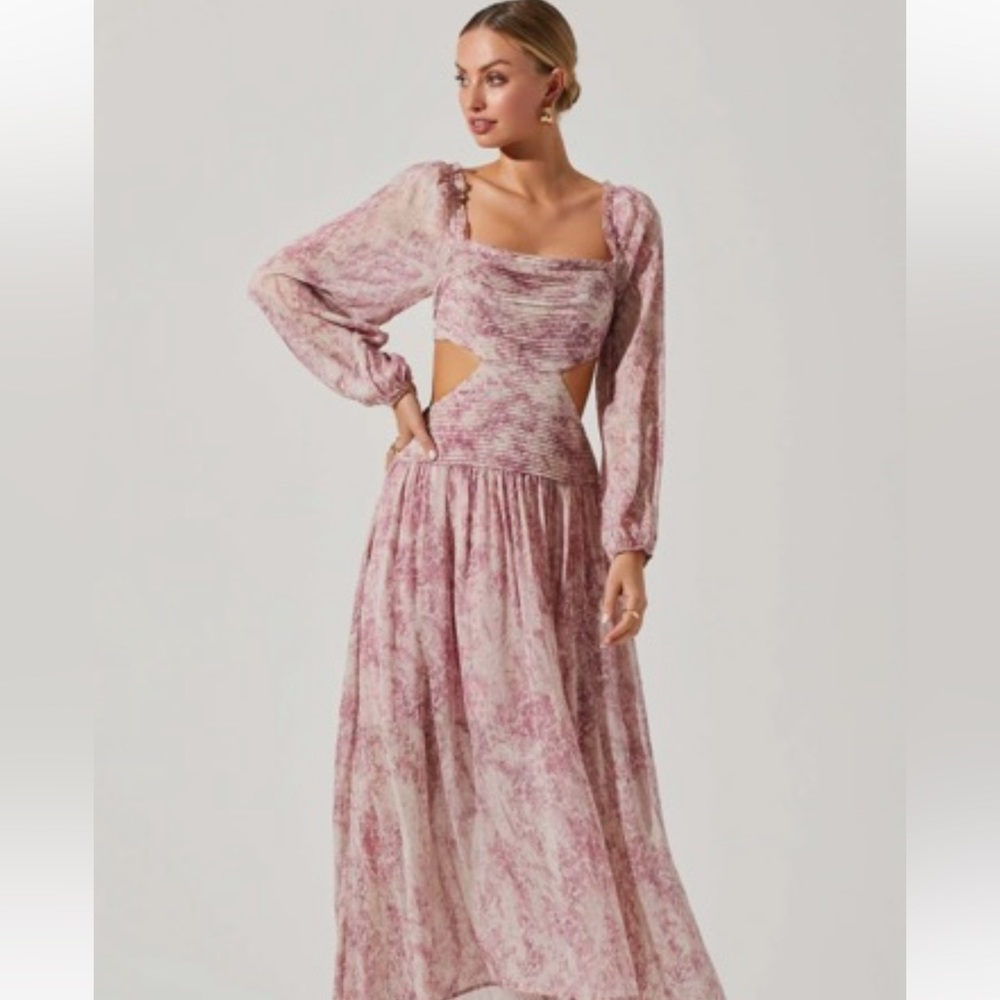 ASTR THE LABEL Amadora square neck cutout long sleeve maxi dress